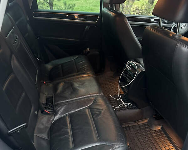 Серый Фольксваген Туарег, объемом двигателя 2.97 л и пробегом 360 тыс. км за 15300 $, фото 22 на Automoto.ua