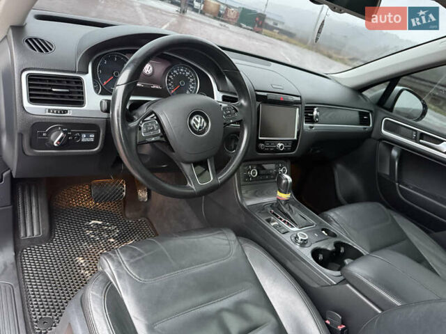 Серый Фольксваген Туарег, объемом двигателя 2.97 л и пробегом 210 тыс. км за 17499 $, фото 8 на Automoto.ua
