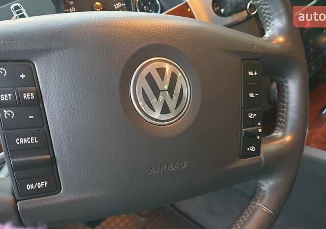 Серый Фольксваген Туарег, объемом двигателя 3 л и пробегом 225 тыс. км за 16900 $, фото 9 на Automoto.ua