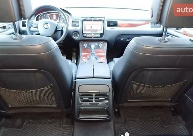 Серый Фольксваген Туарег, объемом двигателя 3 л и пробегом 259 тыс. км за 17000 $, фото 11 на Automoto.ua