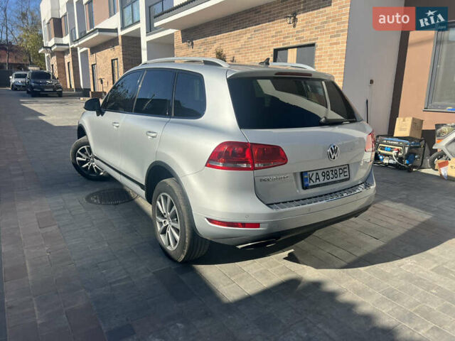Серый Фольксваген Туарег, объемом двигателя 2.97 л и пробегом 299 тыс. км за 15500 $, фото 4 на Automoto.ua