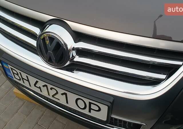 Серый Фольксваген Туарег, объемом двигателя 3 л и пробегом 225 тыс. км за 16900 $, фото 5 на Automoto.ua