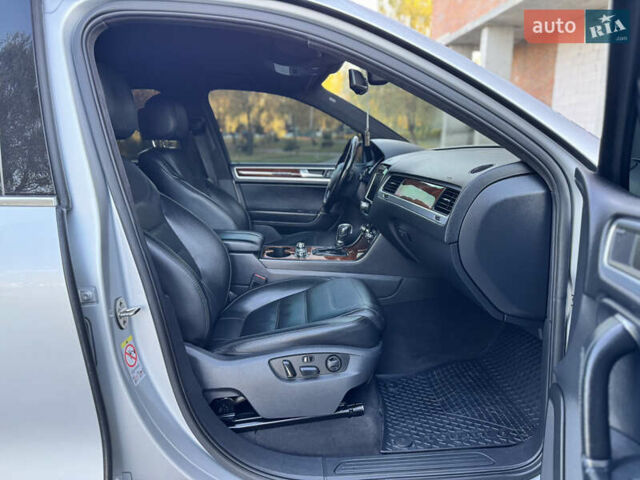 Фольксваген Туарег 2010 в Хмельницком на Automoto.ua Серый Фольксваген Туарег, объемом двигателя 2.97 л и пробегом 317 тыс. км за 15500 $, фото 74 на Automoto.ua