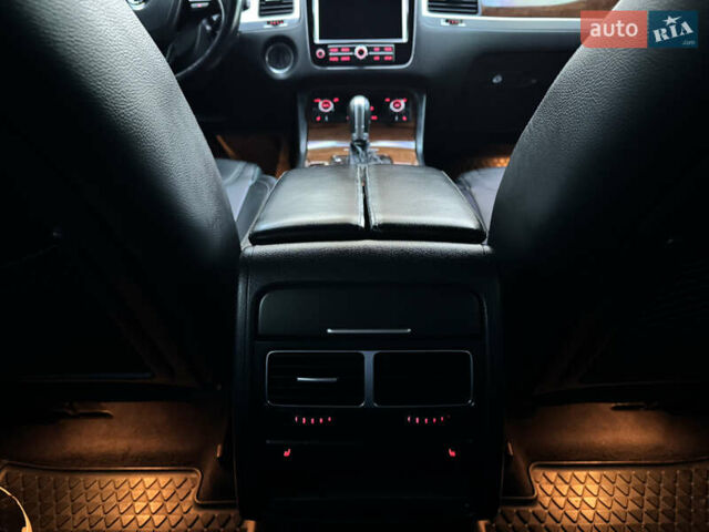 Фольксваген Туарег 2010 в Хмельницком на Automoto.ua Серый Фольксваген Туарег, объемом двигателя 2.97 л и пробегом 317 тыс. км за 15500 $, фото 61 на Automoto.ua