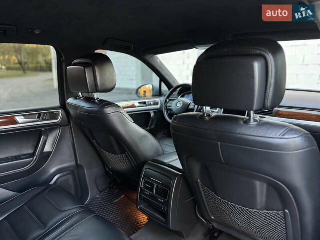 Фольксваген Туарег 2010 в Хмельницком на Automoto.ua Серый Фольксваген Туарег, объемом двигателя 2.97 л и пробегом 317 тыс. км за 15500 $, фото 77 на Automoto.ua