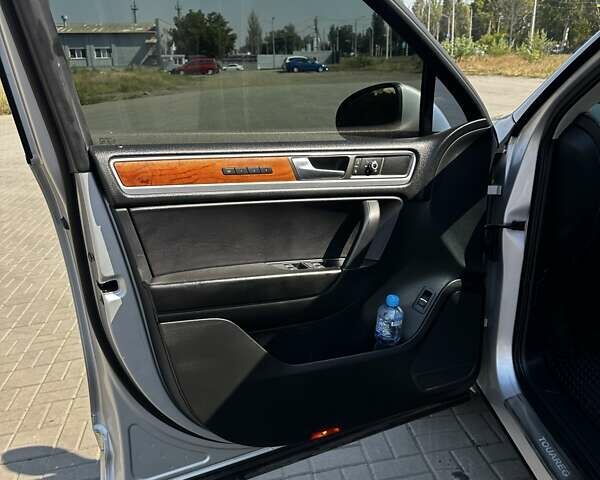 Фольксваген Туарег 2010 в Краматорске на Automoto.ua Серый Фольксваген Туарег, объемом двигателя 3 л и пробегом 310 тыс. км за 18000 $, фото 14 на Automoto.ua