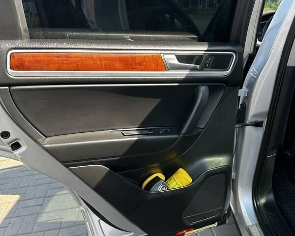 Фольксваген Туарег 2010 в Краматорске на Automoto.ua Серый Фольксваген Туарег, объемом двигателя 3 л и пробегом 310 тыс. км за 18000 $, фото 12 на Automoto.ua