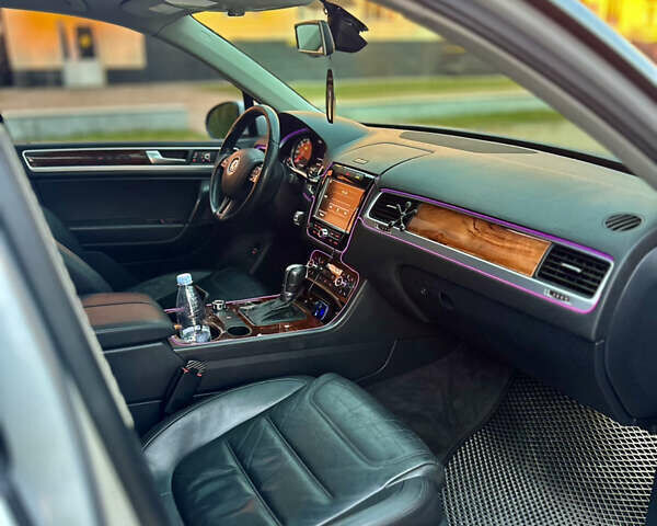 Сірий Фольксваген Туарег, об'ємом двигуна 2.97 л та пробігом 269 тис. км за 16500 $, фото 10 на Automoto.ua