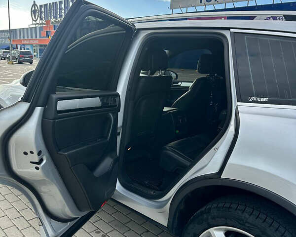 Фольксваген Туарег 2010 в Ковель на Automoto.ua Серый Фольксваген Туарег, объемом двигателя 2.97 л и пробегом 340 тыс. км за 19599 $, фото 7 на Automoto.ua