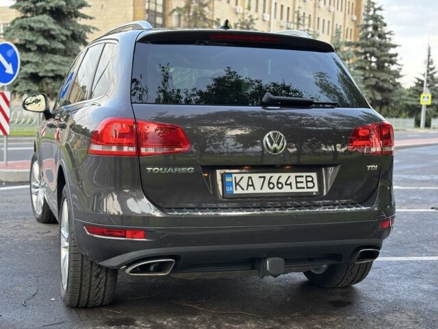 Сірий Фольксваген Туарег, об'ємом двигуна 3 л та пробігом 222 тис. км за 17000 $, фото 4 на Automoto.ua