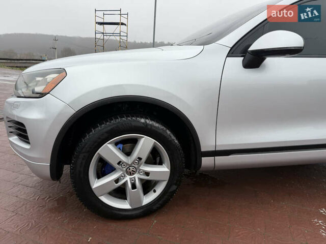 Серый Фольксваген Туарег, объемом двигателя 2.97 л и пробегом 210 тыс. км за 17499 $, фото 1 на Automoto.ua