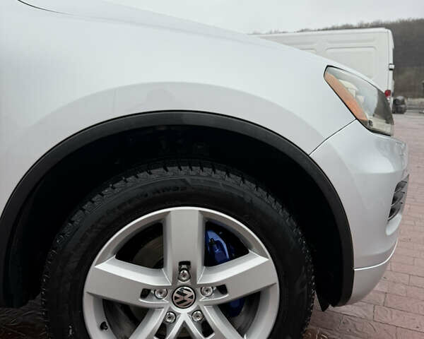 Серый Фольксваген Туарег, объемом двигателя 2.97 л и пробегом 210 тыс. км за 17499 $, фото 28 на Automoto.ua