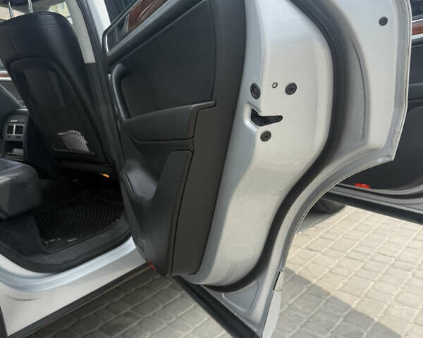 Сірий Фольксваген Туарег, об'ємом двигуна 2.97 л та пробігом 260 тис. км за 17999 $, фото 33 на Automoto.ua