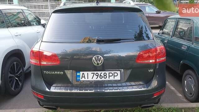 Серый Фольксваген Туарег, объемом двигателя 3.6 л и пробегом 300 тыс. км за 13500 $, фото 2 на Automoto.ua
