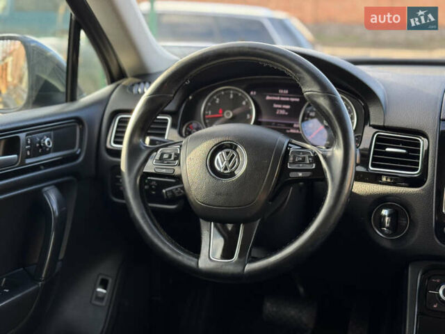 Сірий Фольксваген Туарег, об'ємом двигуна 3 л та пробігом 218 тис. км за 15700 $, фото 17 на Automoto.ua