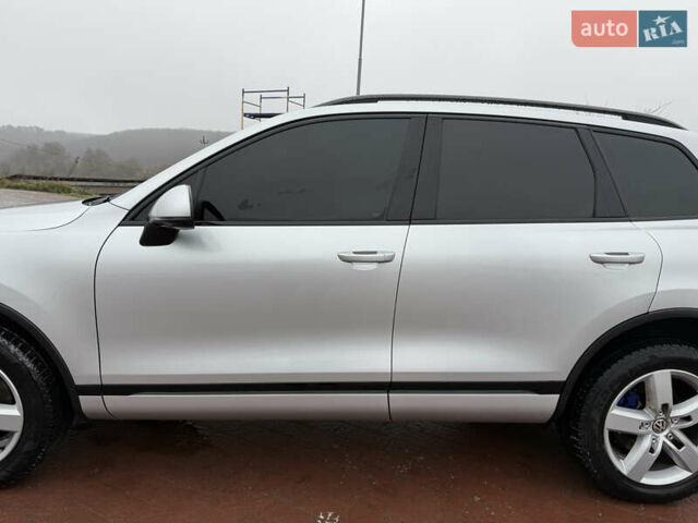 Серый Фольксваген Туарег, объемом двигателя 2.97 л и пробегом 210 тыс. км за 17499 $, фото 3 на Automoto.ua