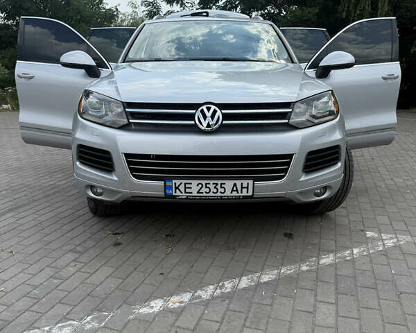 Сірий Фольксваген Туарег, об'ємом двигуна 2.97 л та пробігом 260 тис. км за 17999 $, фото 2 на Automoto.ua