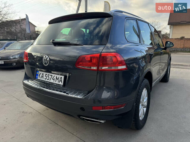 Сірий Фольксваген Туарег, об'ємом двигуна 3 л та пробігом 218 тис. км за 15700 $, фото 2 на Automoto.ua