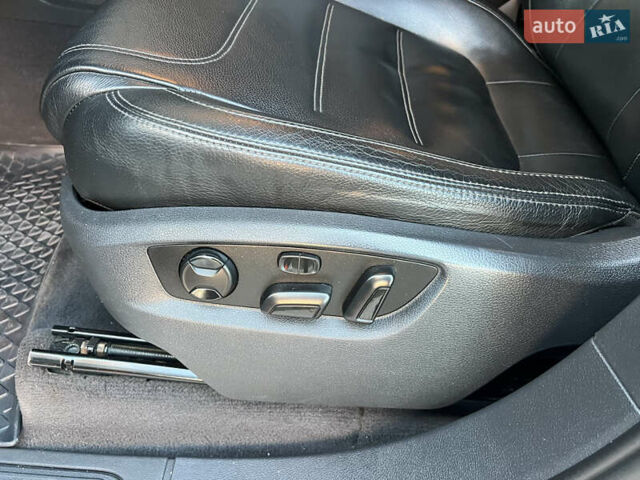 Серый Фольксваген Туарег, объемом двигателя 3 л и пробегом 317 тыс. км за 16499 $, фото 32 на Automoto.ua