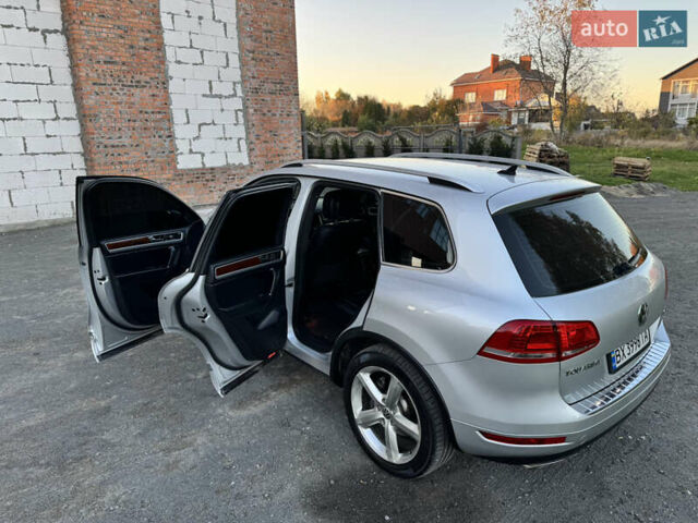 Фольксваген Туарег 2010 в Хмельницком на Automoto.ua Серый Фольксваген Туарег, объемом двигателя 2.97 л и пробегом 317 тыс. км за 15500 $, фото 36 на Automoto.ua