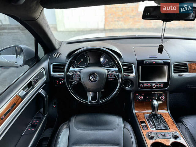 Фольксваген Туарег 2010 в Хмельницком на Automoto.ua Серый Фольксваген Туарег, объемом двигателя 2.97 л и пробегом 317 тыс. км за 15500 $, фото 64 на Automoto.ua