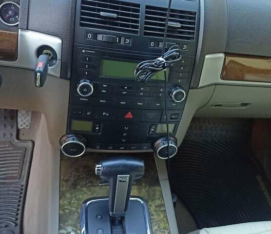 Серый Фольксваген Туарег, объемом двигателя 2.97 л и пробегом 301 тыс. км за 13500 $, фото 20 на Automoto.ua