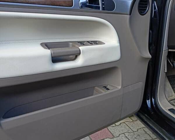 Серый Фольксваген Туарег, объемом двигателя 2.97 л и пробегом 301 тыс. км за 13500 $, фото 7 на Automoto.ua