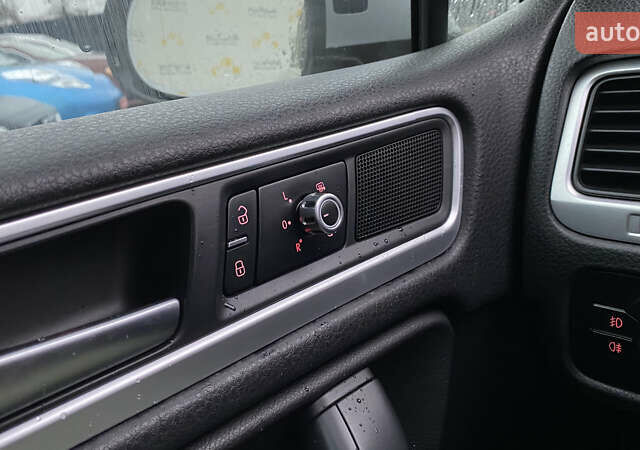 Серый Фольксваген Туарег, объемом двигателя 2.97 л и пробегом 311 тыс. км за 17300 $, фото 107 на Automoto.ua