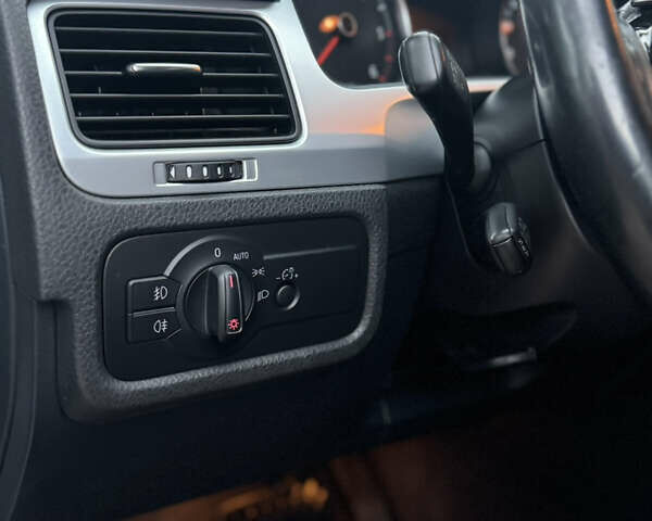 Серый Фольксваген Туарег, объемом двигателя 2.97 л и пробегом 360 тыс. км за 15300 $, фото 14 на Automoto.ua