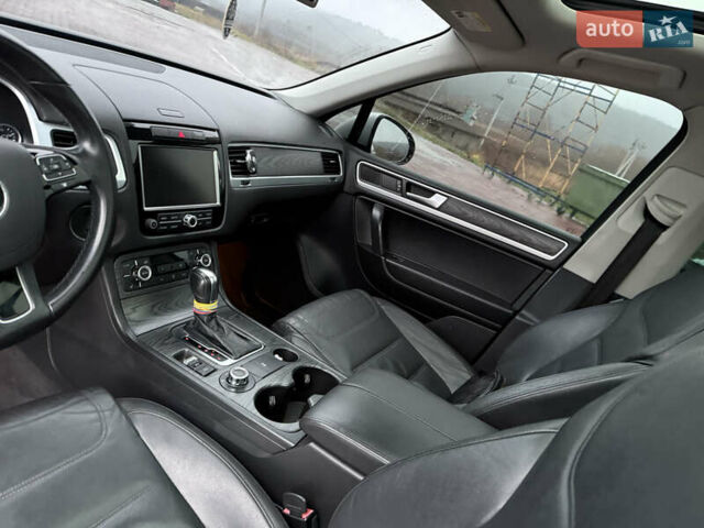 Серый Фольксваген Туарег, объемом двигателя 2.97 л и пробегом 210 тыс. км за 17499 $, фото 7 на Automoto.ua