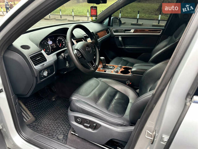 Сірий Фольксваген Туарег, об'ємом двигуна 2.97 л та пробігом 318 тис. км за 17600 $, фото 14 на Automoto.ua