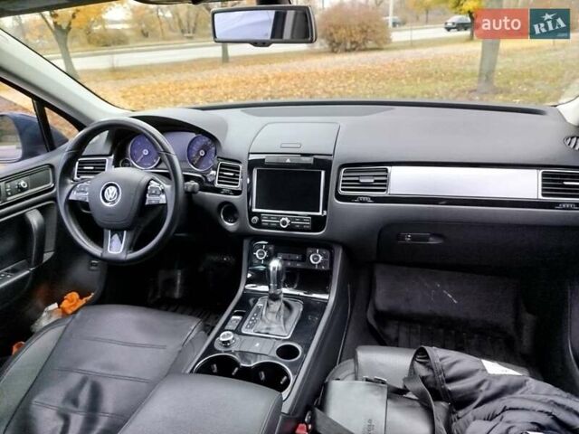 Сірий Фольксваген Туарег, об'ємом двигуна 3 л та пробігом 250 тис. км за 14500 $, фото 5 на Automoto.ua