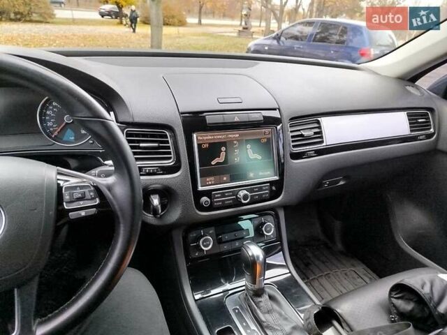 Сірий Фольксваген Туарег, об'ємом двигуна 3 л та пробігом 250 тис. км за 14500 $, фото 13 на Automoto.ua