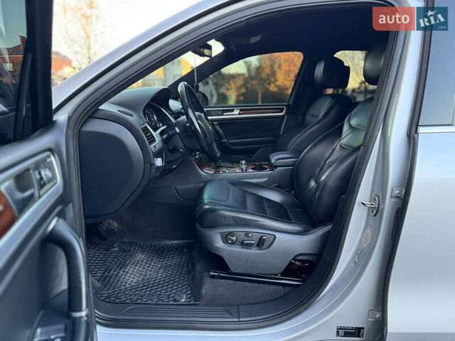 Фольксваген Туарег 2010 в Хмельницком на Automoto.ua Серый Фольксваген Туарег, объемом двигателя 2.97 л и пробегом 317 тыс. км за 15500 $, фото 38 на Automoto.ua