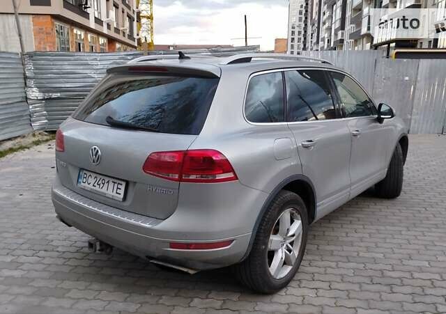 Серый Фольксваген Туарег, объемом двигателя 3 л и пробегом 259 тыс. км за 17000 $, фото 3 на Automoto.ua