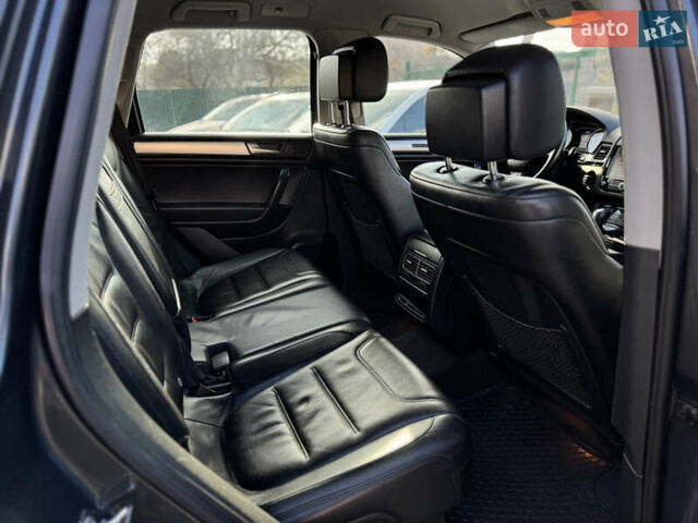Сірий Фольксваген Туарег, об'ємом двигуна 3 л та пробігом 218 тис. км за 15700 $, фото 26 на Automoto.ua