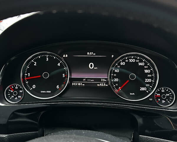 Серый Фольксваген Туарег, объемом двигателя 2.97 л и пробегом 314 тыс. км за 17600 $, фото 6 на Automoto.ua