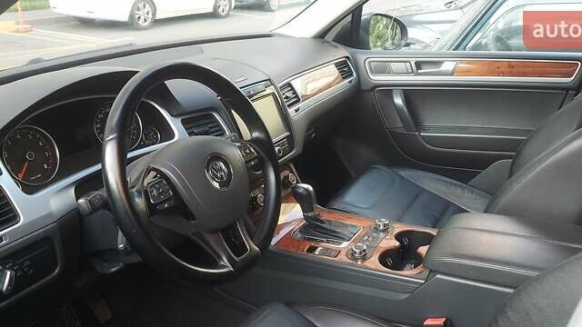 Серый Фольксваген Туарег, объемом двигателя 3.6 л и пробегом 300 тыс. км за 13500 $, фото 10 на Automoto.ua