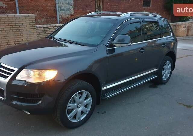 Серый Фольксваген Туарег, объемом двигателя 3 л и пробегом 225 тыс. км за 16900 $, фото 31 на Automoto.ua