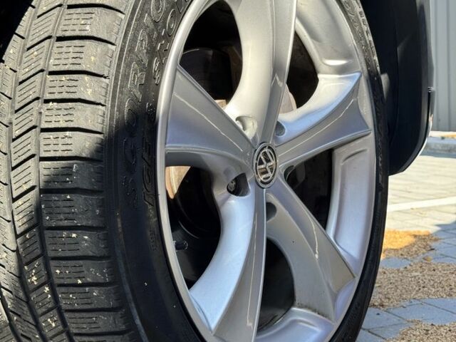 Серый Фольксваген Туарег, объемом двигателя 3 л и пробегом 460 тыс. км за 14300 $, фото 4 на Automoto.ua