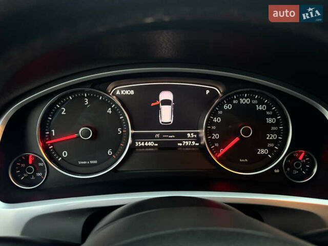 Серый Фольксваген Туарег, объемом двигателя 2.97 л и пробегом 360 тыс. км за 15300 $, фото 25 на Automoto.ua