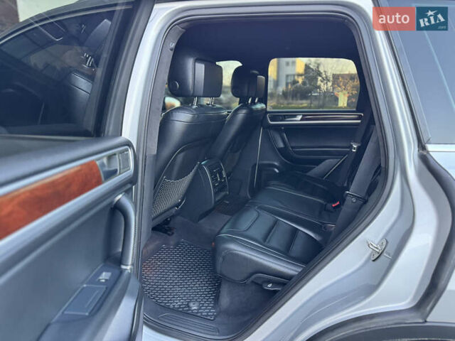 Фольксваген Туарег 2010 в Хмельницком на Automoto.ua Серый Фольксваген Туарег, объемом двигателя 2.97 л и пробегом 317 тыс. км за 15500 $, фото 54 на Automoto.ua