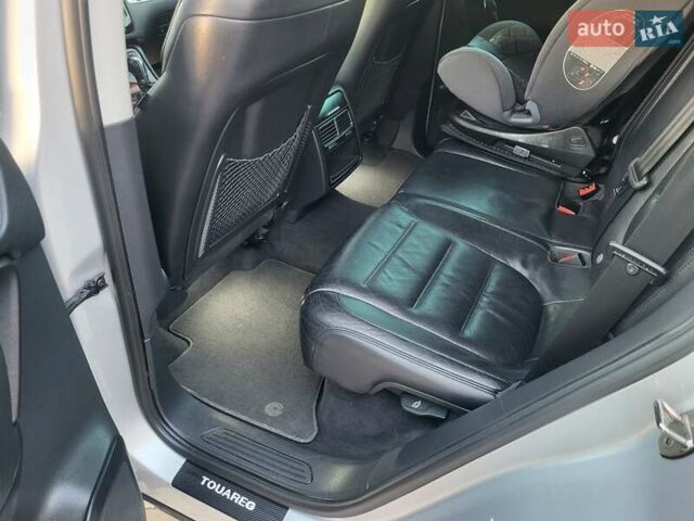 Серый Фольксваген Туарег, объемом двигателя 3 л и пробегом 310 тыс. км за 18500 $, фото 20 на Automoto.ua