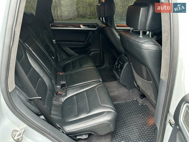 Сірий Фольксваген Туарег, об'ємом двигуна 2.97 л та пробігом 318 тис. км за 17600 $, фото 21 на Automoto.ua