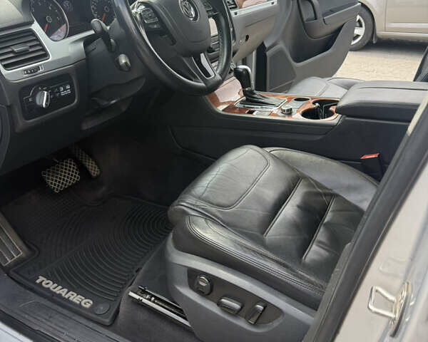 Сірий Фольксваген Туарег, об'ємом двигуна 2.97 л та пробігом 260 тис. км за 17999 $, фото 47 на Automoto.ua