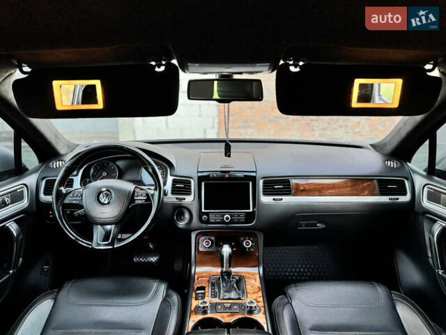 Фольксваген Туарег 2010 в Хмельницком на Automoto.ua Серый Фольксваген Туарег, объемом двигателя 2.97 л и пробегом 317 тыс. км за 15500 $, фото 44 на Automoto.ua
