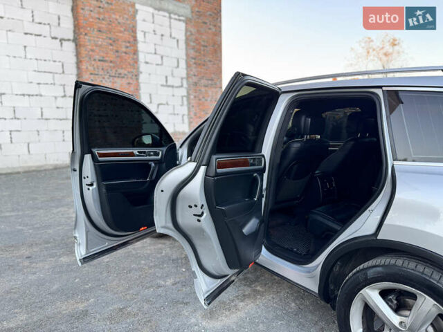 Фольксваген Туарег 2010 в Хмельницком на Automoto.ua Серый Фольксваген Туарег, объемом двигателя 2.97 л и пробегом 317 тыс. км за 15500 $, фото 37 на Automoto.ua