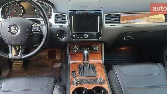 Серый Фольксваген Туарег, объемом двигателя 3.6 л и пробегом 300 тыс. км за 13500 $, фото 11 на Automoto.ua