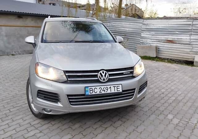 Серый Фольксваген Туарег, объемом двигателя 3 л и пробегом 259 тыс. км за 17000 $, фото 10 на Automoto.ua