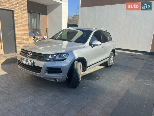 Серый Фольксваген Туарег, объемом двигателя 2.97 л и пробегом 299 тыс. км за 15500 $, фото 6 на Automoto.ua